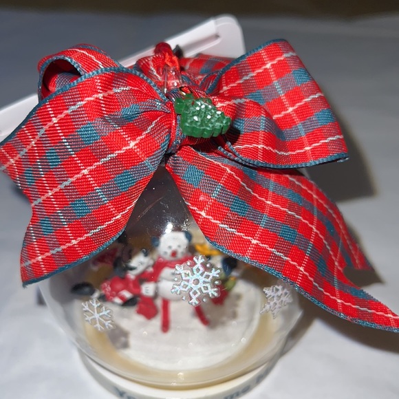 DISNEY Holiday Lodge Minnie Mouse & Daisy Duck Glass Ornament - Picture 13 of 14